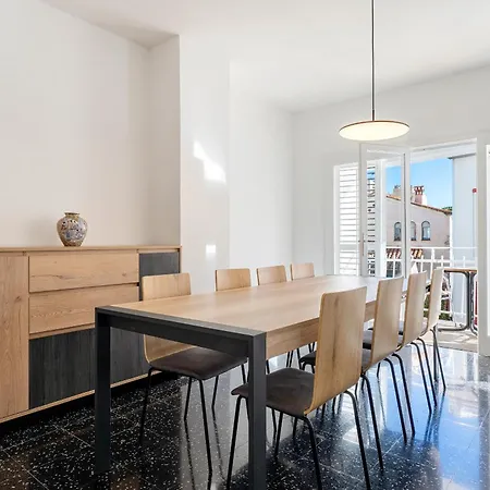 Hauzify I Riera Apartment