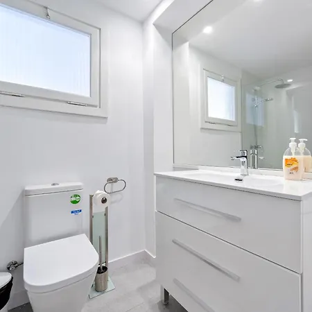 Hauzify I Riera Apartment
